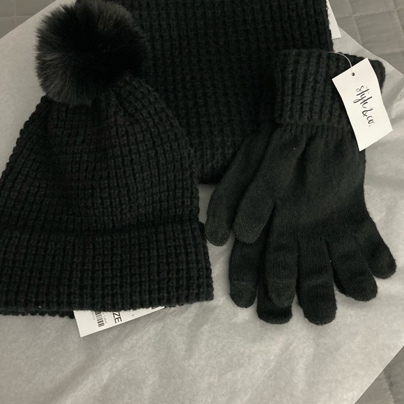 Glove Set - Picture 2 of 3